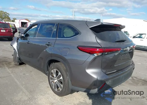 2021 Toyota Highlander Xle z USA, uszkodzony, nr VIN 5TDGZRBH1MS085204